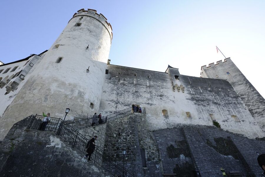 Salzburg: Hohensalzburg Fortress Admission Ticket - Reaching the fortress from Salzburgs old town