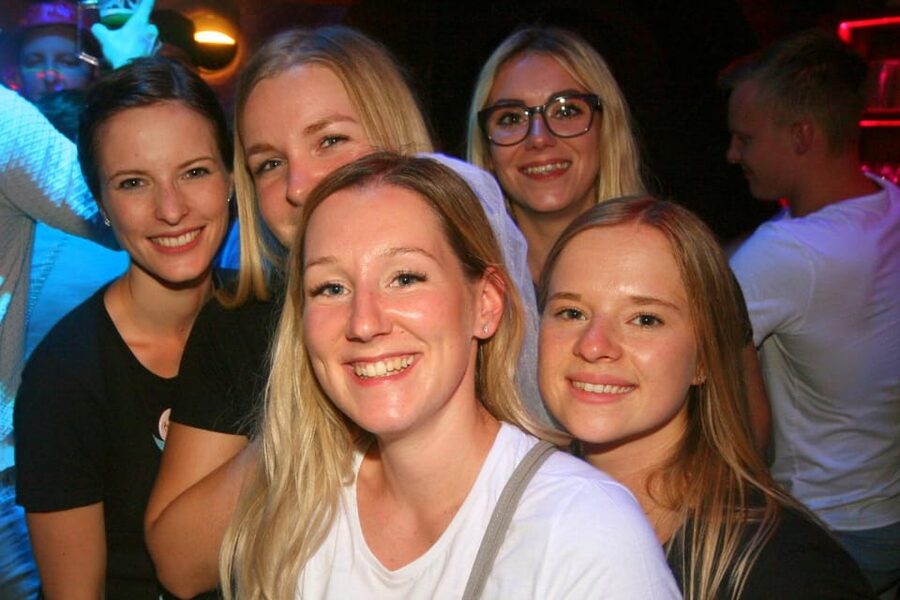 Salzburg: Pubcrawl Tour through best Bars and Clubs in Town - Starting on Linzer Gasse at 9 p.m.