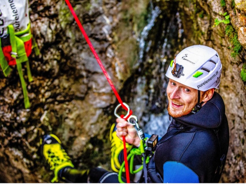 Schwarzwasserbach: Canyoning in Austria's Kleiwalsertal - Guides Andreas and Noah set the tone