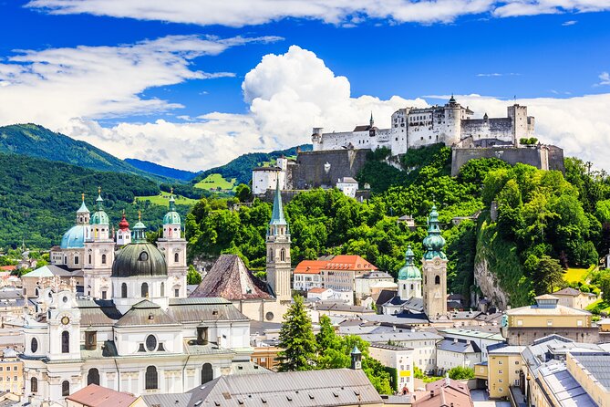 Skip-the-line Hohensalzburg Fortress Private Tour and Ticket - Meeting your guide in Salzburg’s Old Town