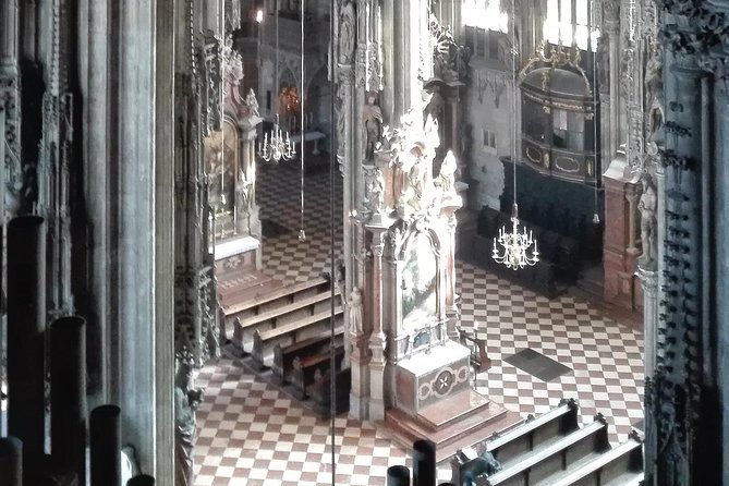St. Stephen's cathedral - old symbol newly discovered - Inside, the mood changes quickly