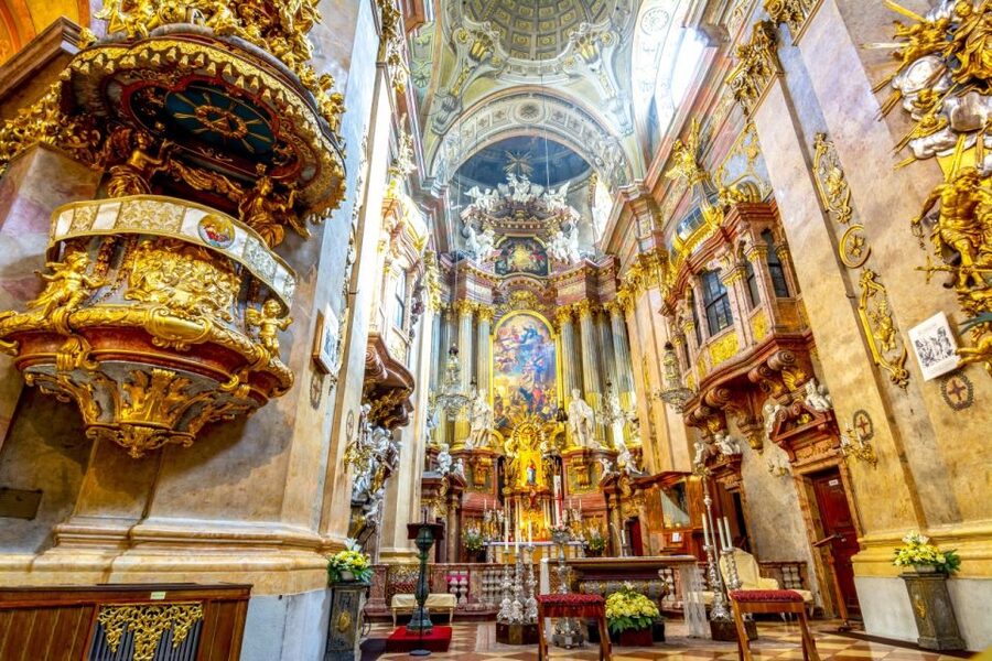 St Stephen's Cathedral, Top Churches of Vienna Old Town Tour - What the private guide adds