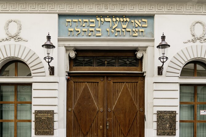 Stadttempel Admission Ticket with a guided tour - Entering a synagogue with local Jewish guides