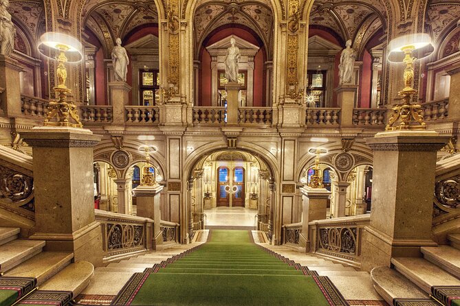 STATE OPERA - PRIVATE guided tour (tickets included) - Seeing the modern areas rebuilt after World War II