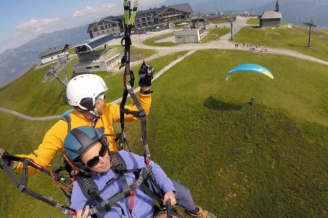 The Best Paragliding Tandem Flights in Zell am See Kaprun - Meeting at Talblick and getting ready to fly
