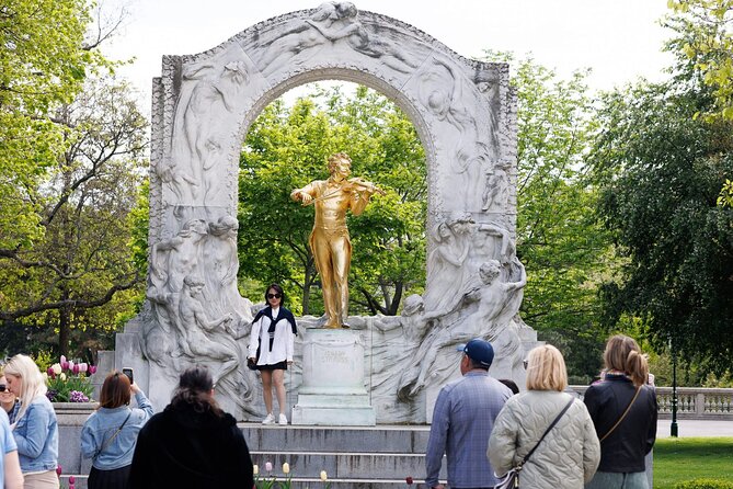 The Viennese Sound of Music Tour & Ticket to Strauss Museum - Meeting the guide at Musikverein