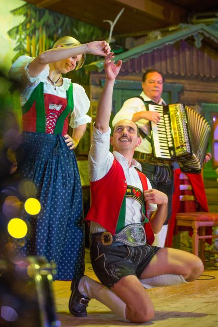 Tyrolean Evenings Family Gundolf in Innsbruck - The first half: yodels, dances, and unusual instruments
