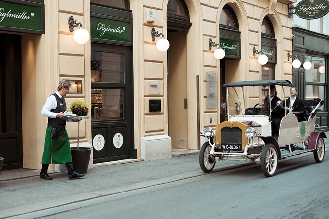 Vegan Sightseeing tour in an electro vintage car incl. schnitzel - A gentler alternative to the horse carriage