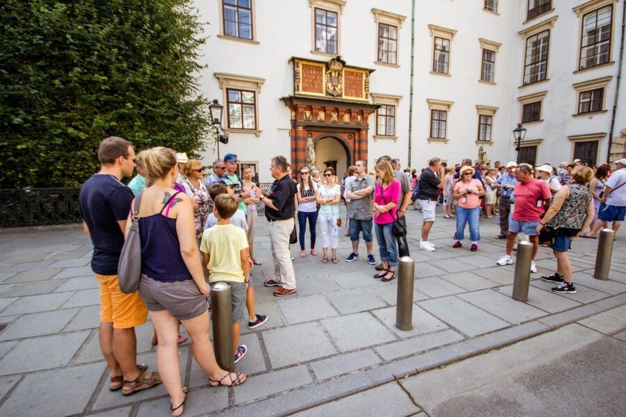 Vienna: 2 Hours Sightseeing Walking Tour - Vienna State Opera and the story behind the spectacle