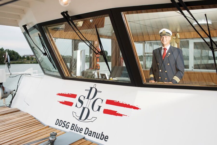 Vienna: 3.5-Hour Grand Danube River Cruise - Through the Nussdorf lock into the Danube Canal