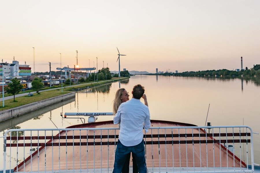 Vienna: 3-Course Evening Dinner Cruise - Dessert, drinks, and the value of the meal