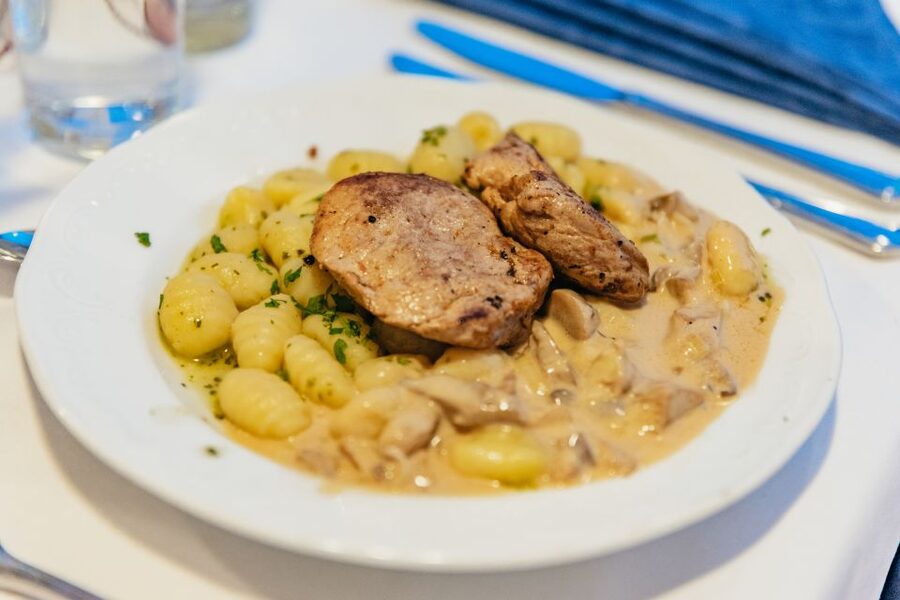 Vienna: 3-Course Evening Dinner Cruise - Practical advice for a smoother evening