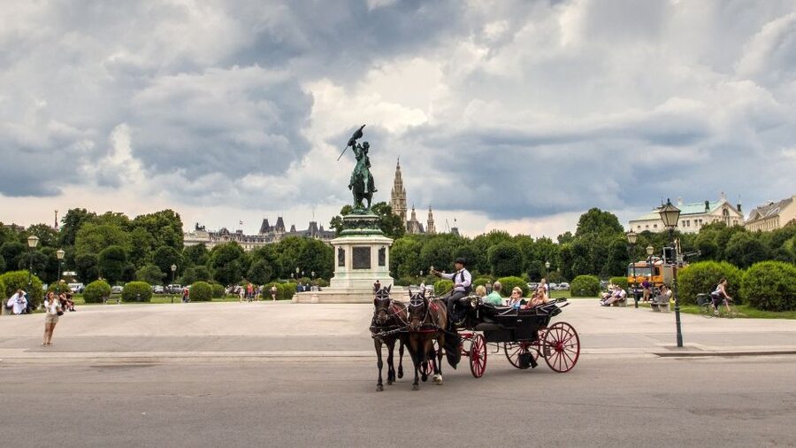 Vienna: 30-Minute Fiaker Ride in the Old Town - Price, timing, and who gets the best value