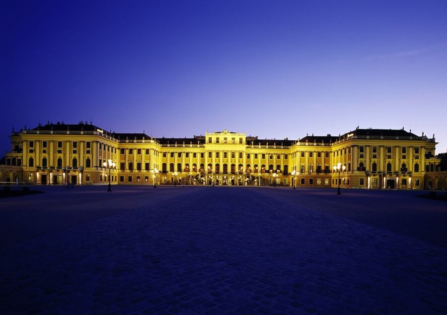 Vienna: After-Hours Schönbrunn Palace Entry & Concert Ticket - Getting to the correct Schönbrunn entrance