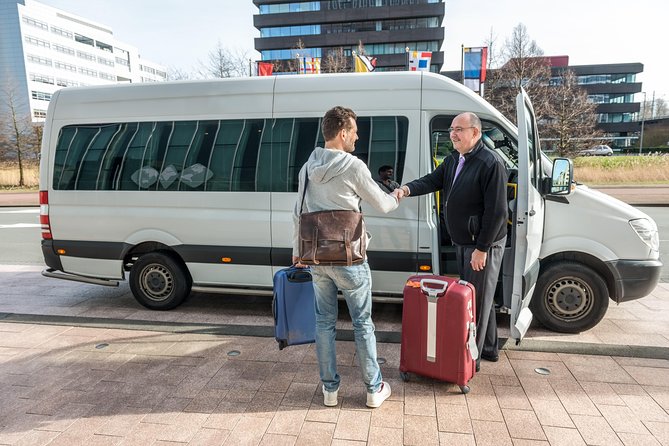 Vienna Airport Departure Transfer (Hotel to Vienna Airport) - The direct ride to Vienna International Airport