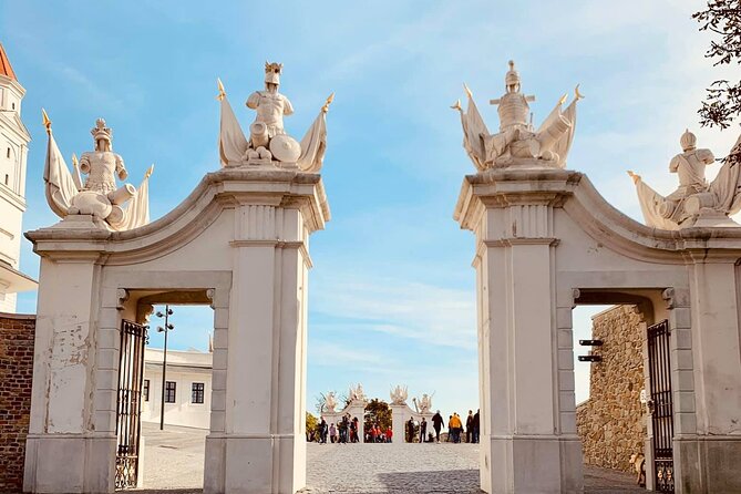 Vienna and Bratislava Private Full-Day Tour from Prague - Vienna State Opera and Karlsplatz