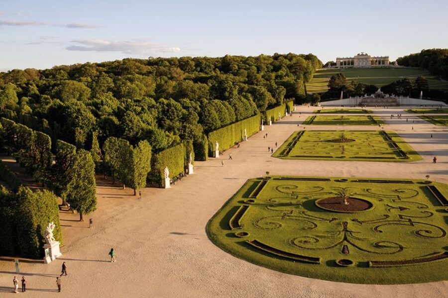Vienna and Skip-the-Line Schönbrunn Palace Private Tour - Heroe’s Square and the Imperial Palace