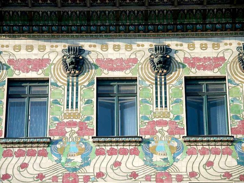 Vienna Art Nouveau Walking Tour - Kettenbrücke station and the short U4 ride