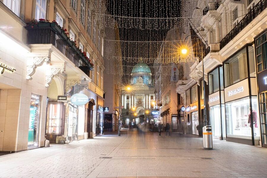 VIENNA AT NIGHT: Photo Tour of the Most Beautiful Buildings - What the photographer teaches you at each stop