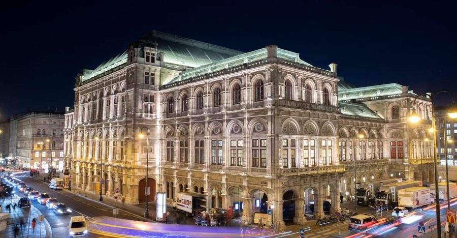 VIENNA AT NIGHT: Photo Tour of the Most Beautiful Buildings - Meeting at the University of Vienna