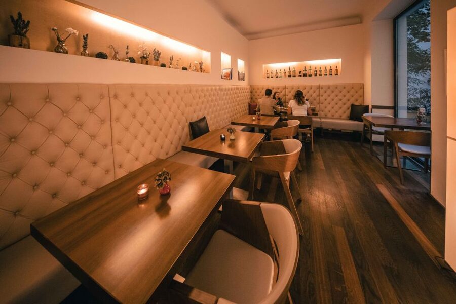 Vienna: Austrian Wine Tasting Experience - A 90-minute pace that suits a busy Vienna day