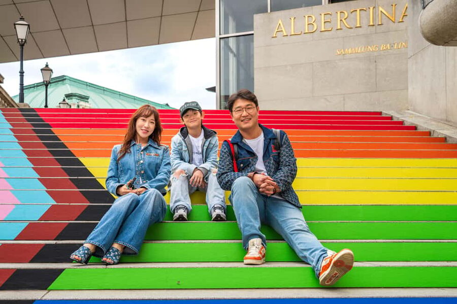 Vienna: Authentic Professional Photography Tour - A natural style instead of stiff holiday posing