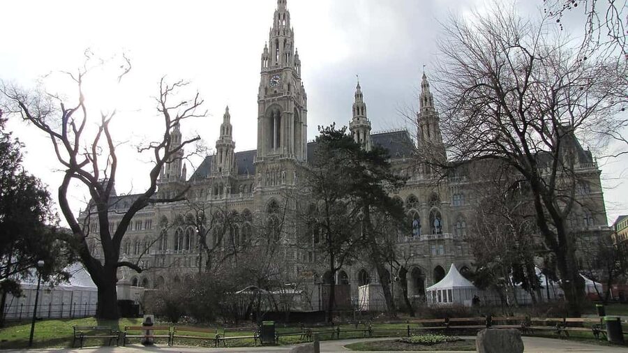 Vienna: Best of Vienna in 2 Hours with a Local - Belvedere Palace: beautiful, but time is tight