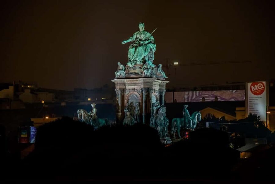 Vienna: Big Bus City Highlights Night Tour with Live Guide - Stadtpark And The Farmer’s Market