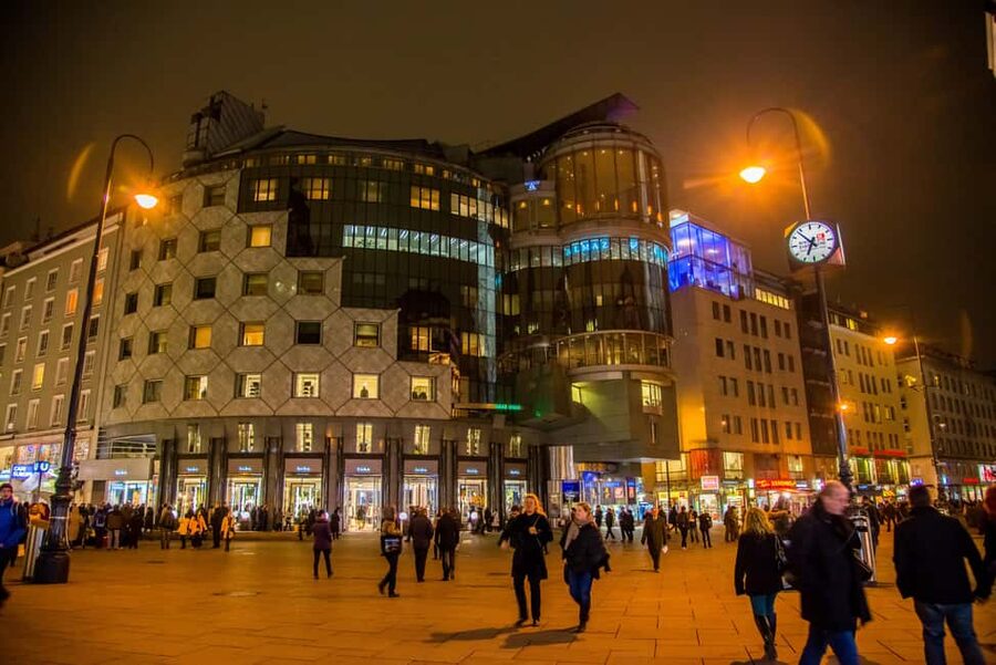 Vienna: Big Bus City Highlights Night Tour with Live Guide - Live Guide Or Headset Commentary?