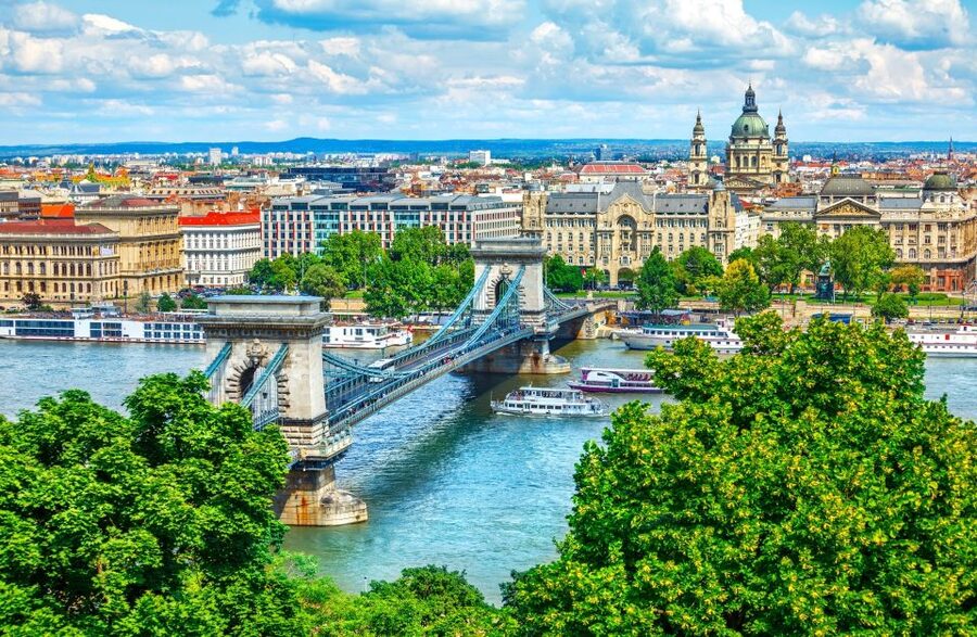 Vienna: Budapest Day Trip - Parliament, the Opera House, and Budapest from the river hills
