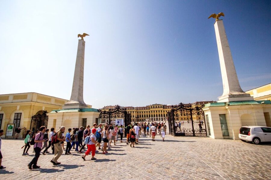Vienna: Bus & Schönbrunn Palace Skip-the-Line Guided Tour - The ride to Schönbrunn Palace