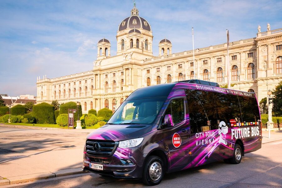 Vienna: Bus Tour with Virtual Reality Experience - From Volksgarten to City Hall