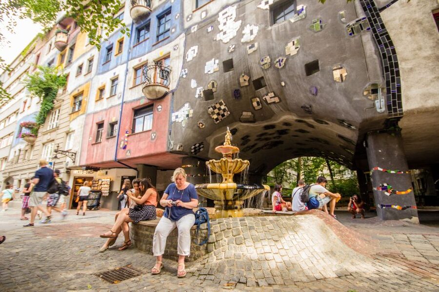Vienna by Bike 3-Hour All-In-One City Bike Tour in English - Hundertwasserhaus: Vienna gets wonderfully strange