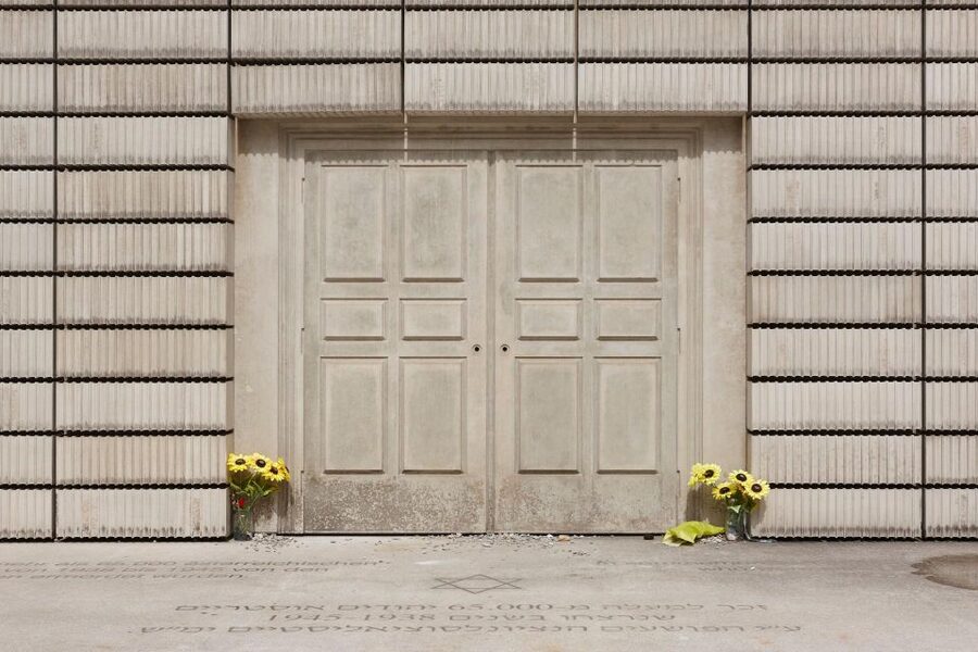 Vienna Central Cemetery Walking Tour with Transfers - Mausoleums, crypts, and the cemetery’s visual character