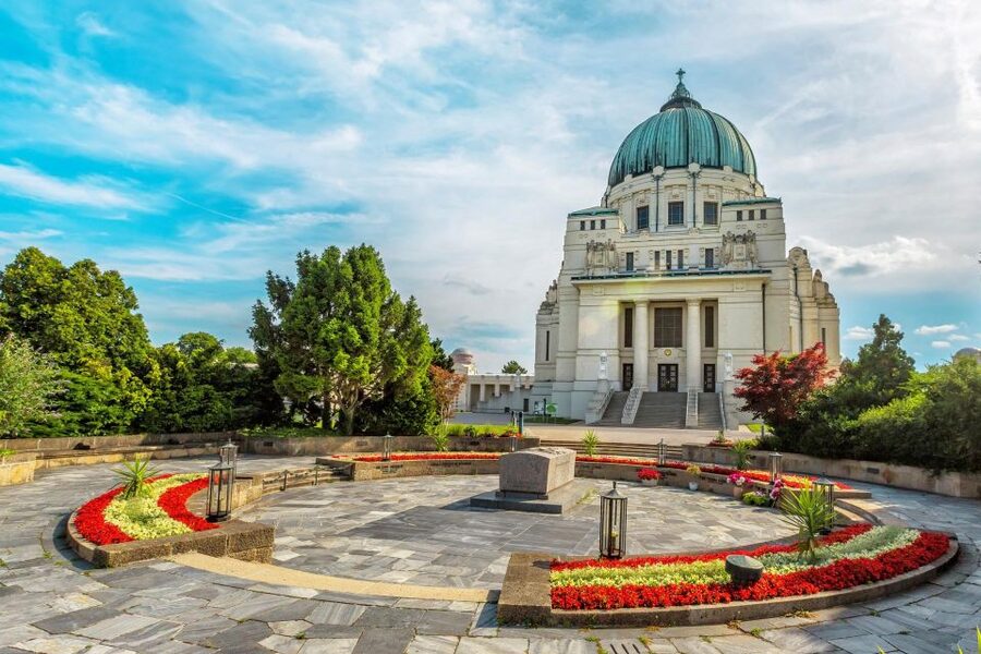 Vienna Central Cemetery Walking Tour with Transfers - Two hours on foot or three hours with a car