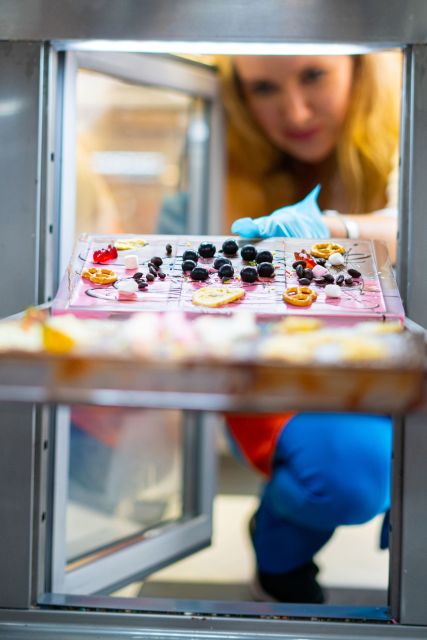 Vienna: Chocolate Workshop in Chocolate Museum w/ Tasting - Using the Tempering Machine Like a Chocolatier
