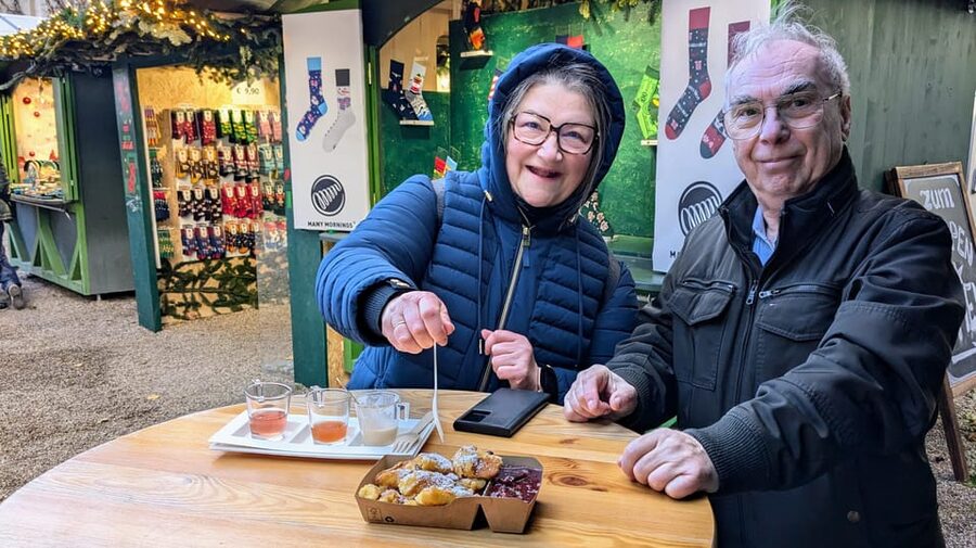 Vienna: Christmas Market Food and Drinks Tour - Four markets, but not a rushed checklist