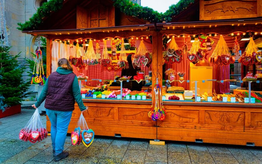 Vienna: Christmas Market Magic Walking Tour with a Local - Seasonal food, a hot drink, and a local treat