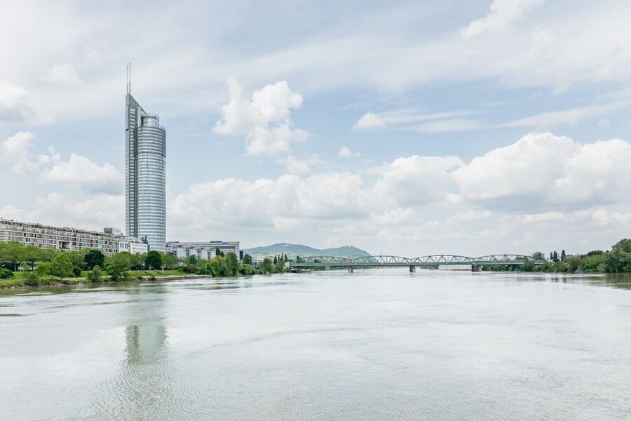 Vienna: City Cruise with Optional Lunch - Choosing between outdoor seats and the restaurant