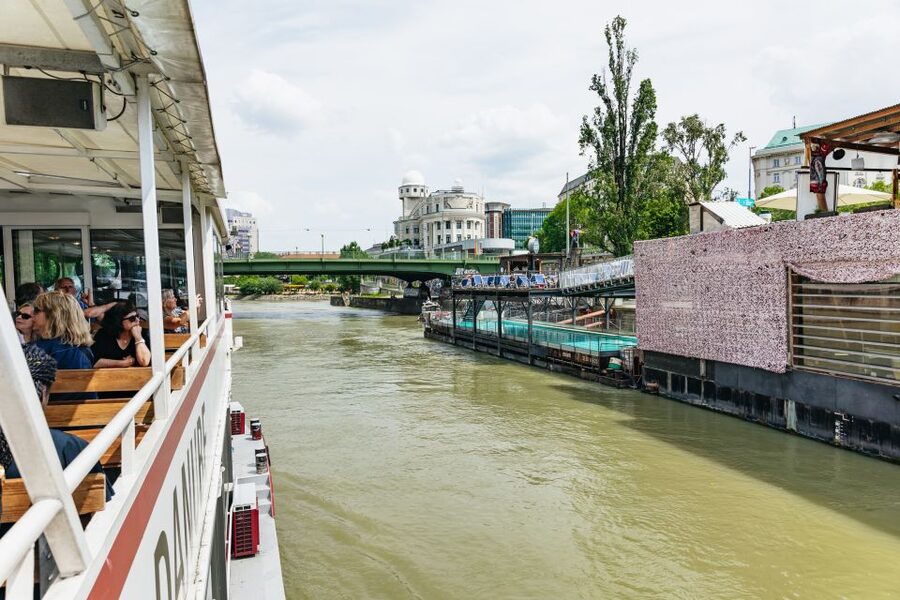 Vienna: City Cruise with Optional Lunch - The first minutes on the Danube Canal