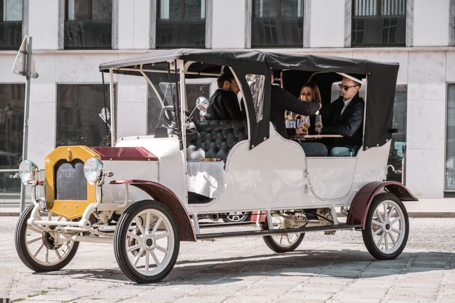 Vienna: City Sightseeing Tour in an Electro Vintage Car - The 90-minute ride: more time for stories and photos
