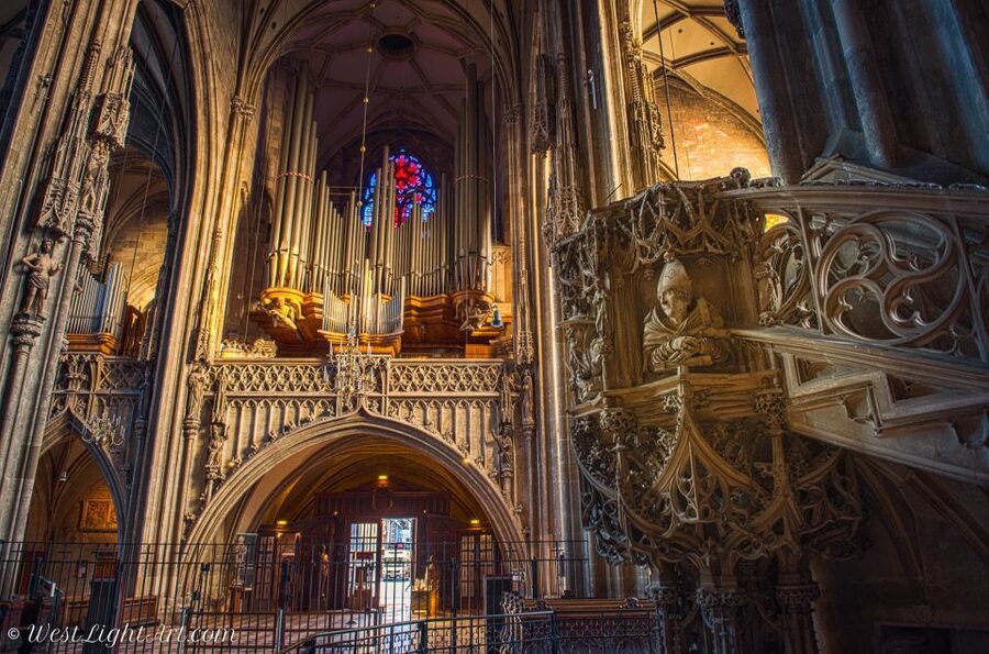 Vienna: Classical Concert at St. Stephen's Cathedral - Arriving at Stephansplatz and finding the entrance