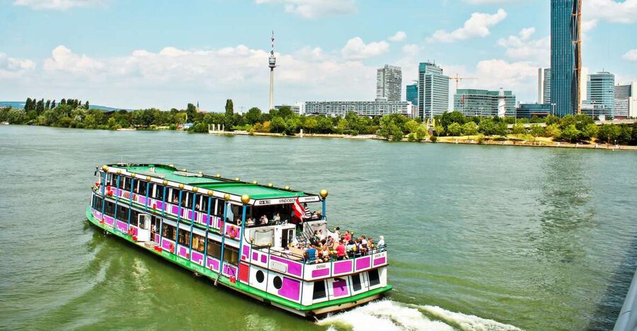 Vienna: Cruise and Schnitzel Tour - What the 3.5-hour route is really like