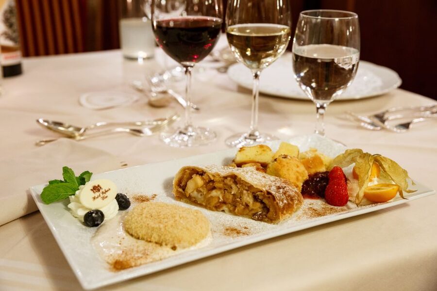 Vienna: Culinary Experience at Restaurant Stefanie - Service, language, and the pace of dinner