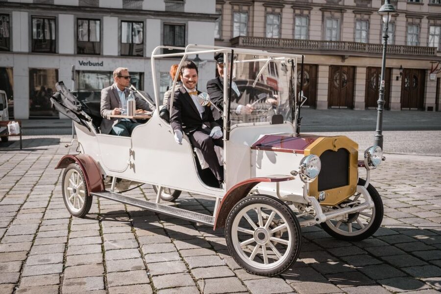 Vienna: Culinary Sightseeing Tour in an Electric Vintage Car - Stop one: Zum Schwarzen Kameel and ham with horseradish