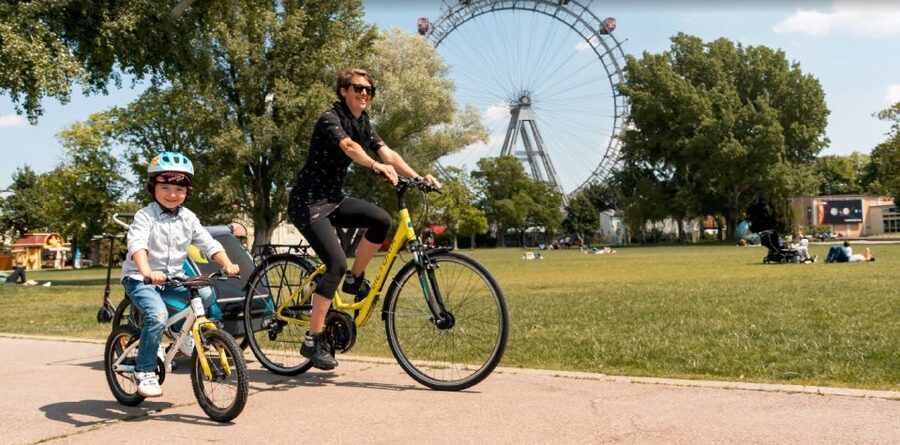 Vienna: Customizable Private Bike Tour - Beginning at the Velopold Vienna sign
