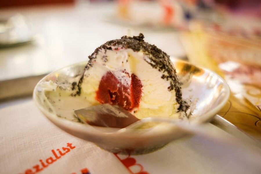 Vienna: Dessert Tour with Pastries, Cakes & Hidden Cafes - Coffee, cakes, and strudel in the 4th district