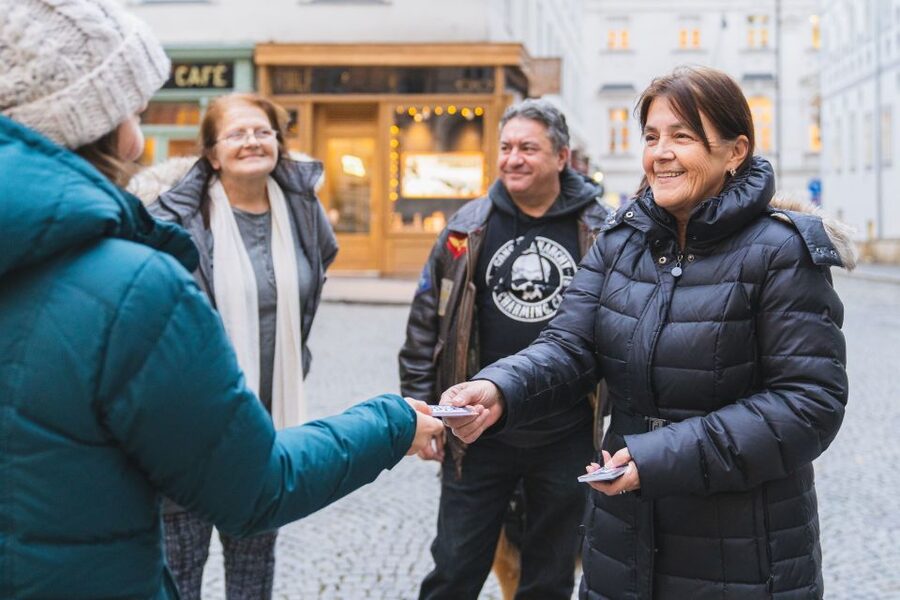 Vienna: Educational Walk Exploring Homelessness - Meeting your guide on Bäclerstraße