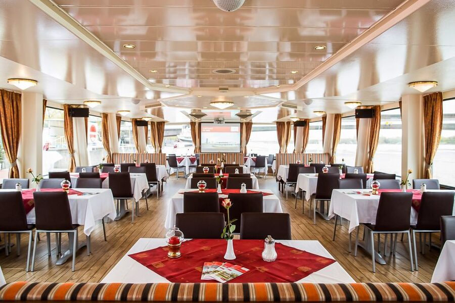 Vienna: Evening Cruise Along The Danube - Romance, music, and the right mood