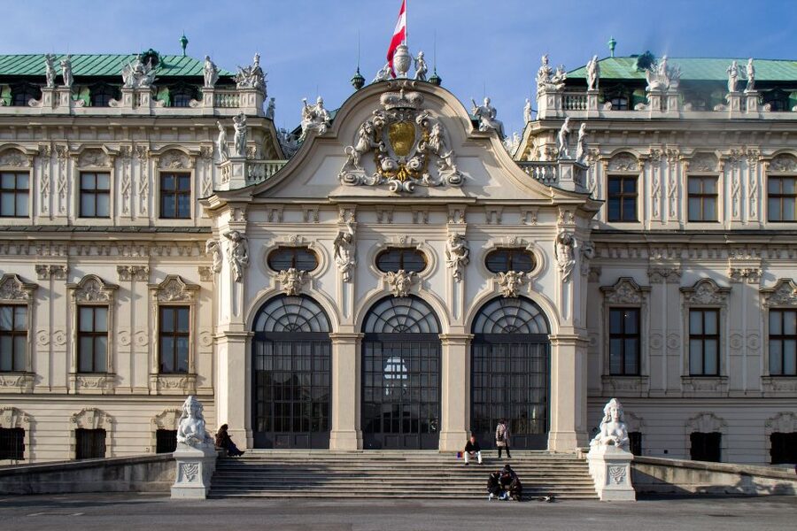 Vienna: Express Walk with a Local in 60 minutes - Starting at Do&Co Hotel Vienna